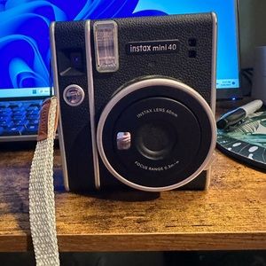 Fulfilm Instax Mini 40 Instant Camera